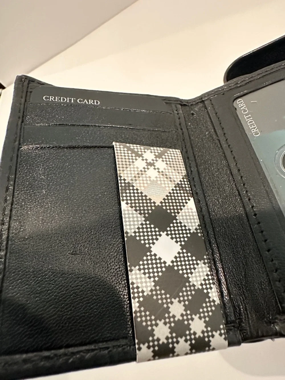 NWT Rivet & Burr RFID BlockerTrifold small wallet w/ID, Bills & Creditcard slots